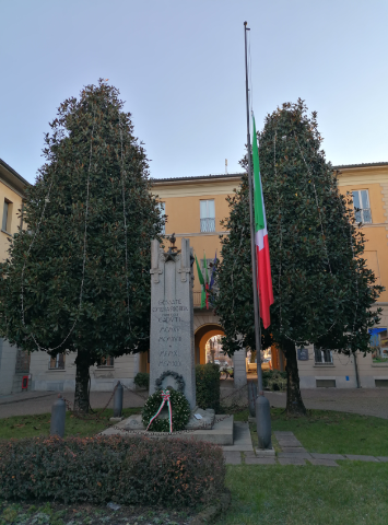 14 gennaio-Bandiere a mezz'asta per onorare il Presidente Sassoli